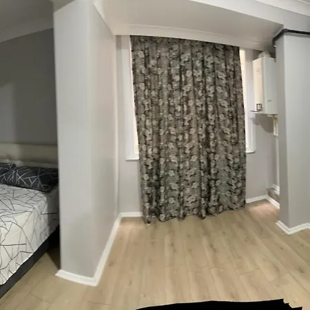 Comfy Flat With Balcony In Esenler דירה איסטמבול