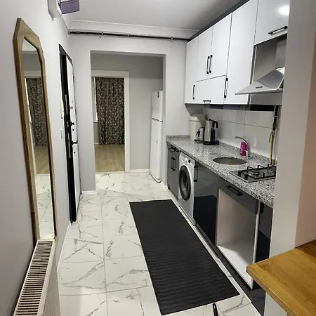 Comfy Flat With Balcony In Esenler
