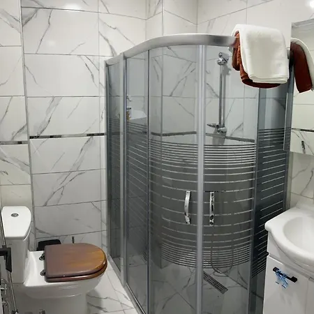 Comfy Flat With Balcony In Esenler 伊斯坦布尔